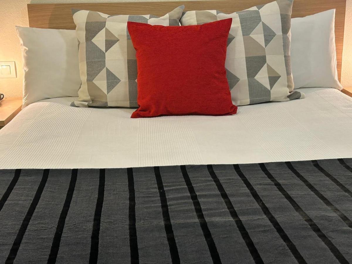 Apartamento Suite Torre Alta Parking Gratis เซบีญา ภายนอก รูปภาพ