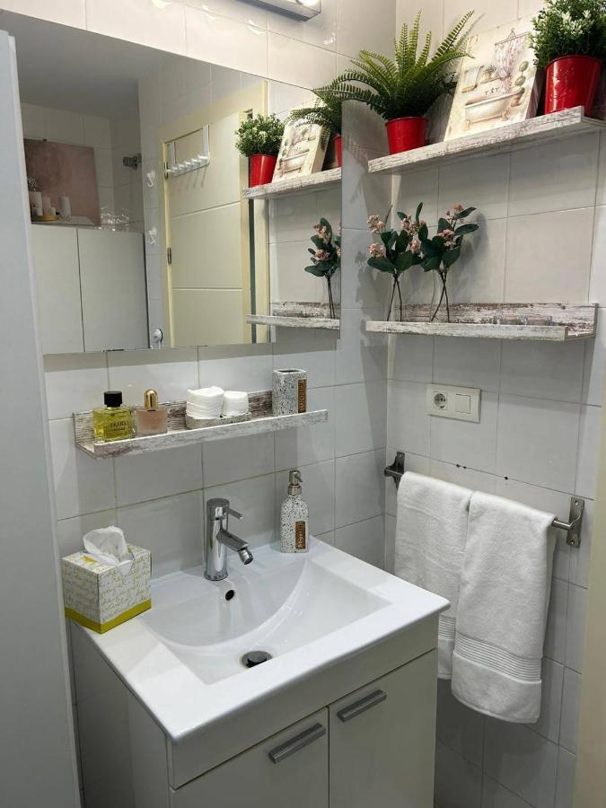 Apartamento Suite Torre Alta Parking Gratis เซบีญา ภายนอก รูปภาพ