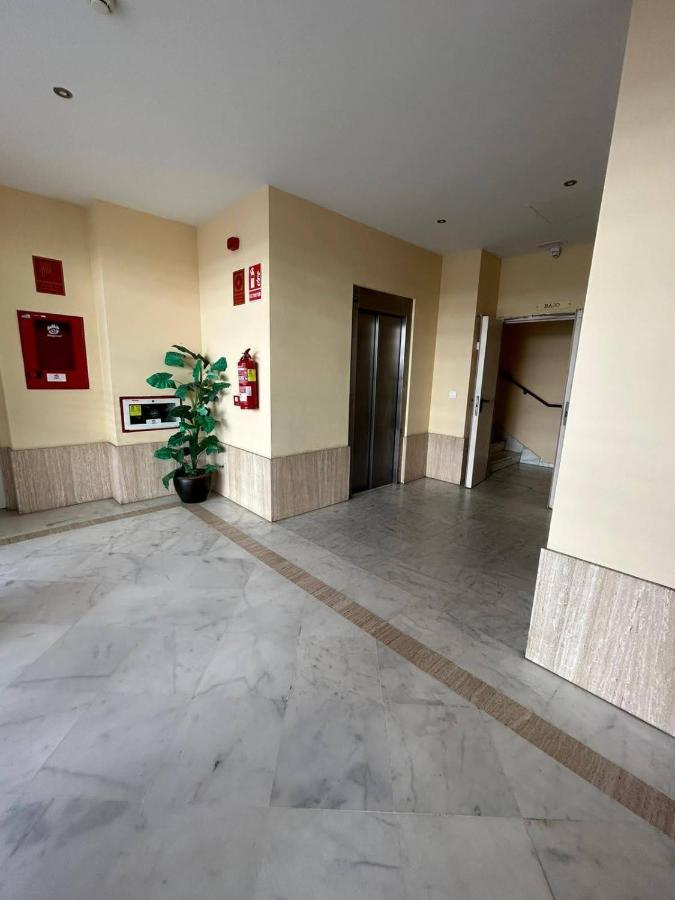 Apartamento Suite Torre Alta Parking Gratis เซบีญา ภายนอก รูปภาพ