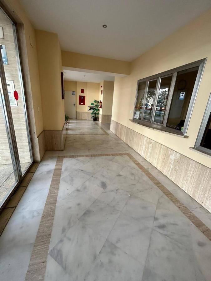 Apartamento Suite Torre Alta Parking Gratis เซบีญา ภายนอก รูปภาพ